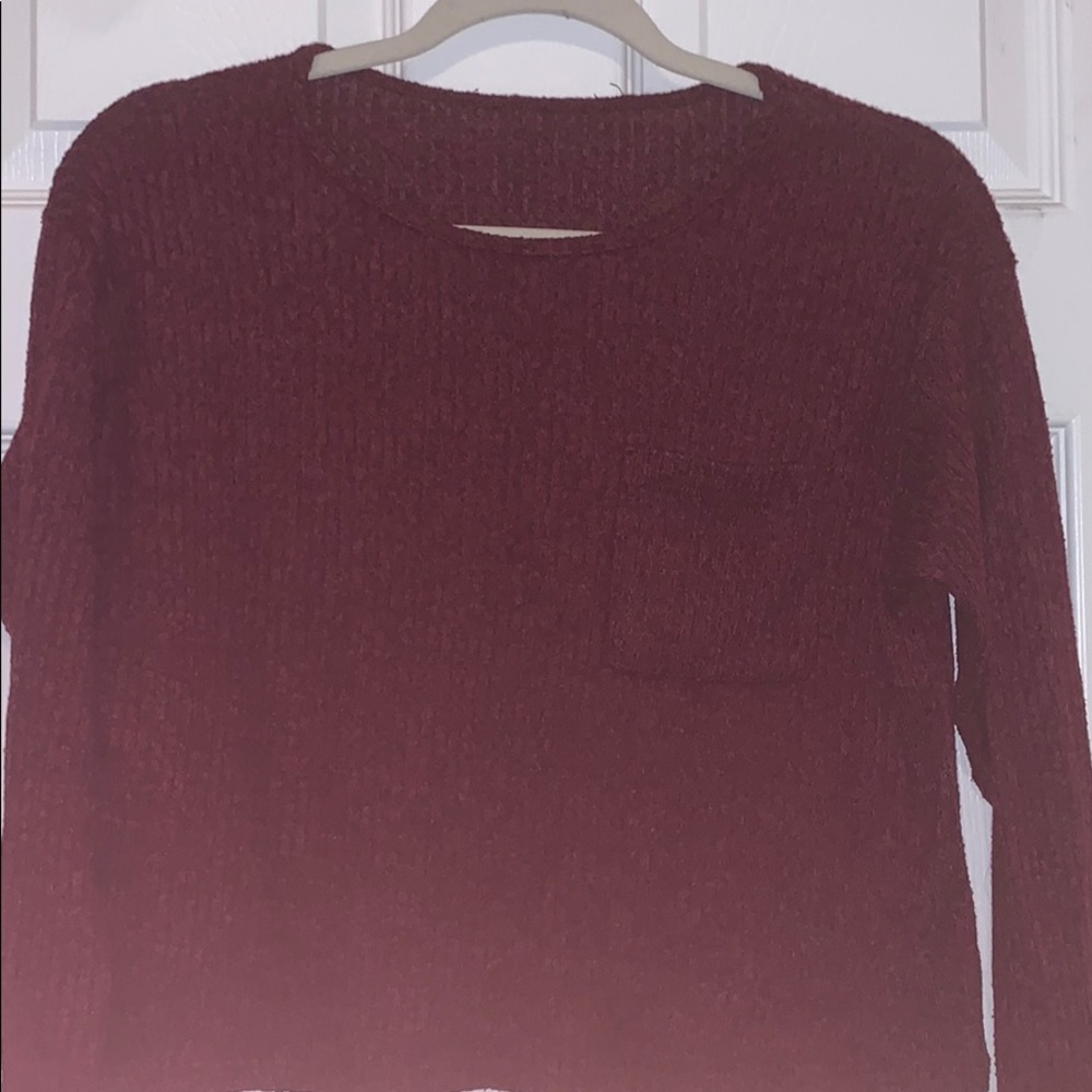 Marron , crop top sweater .